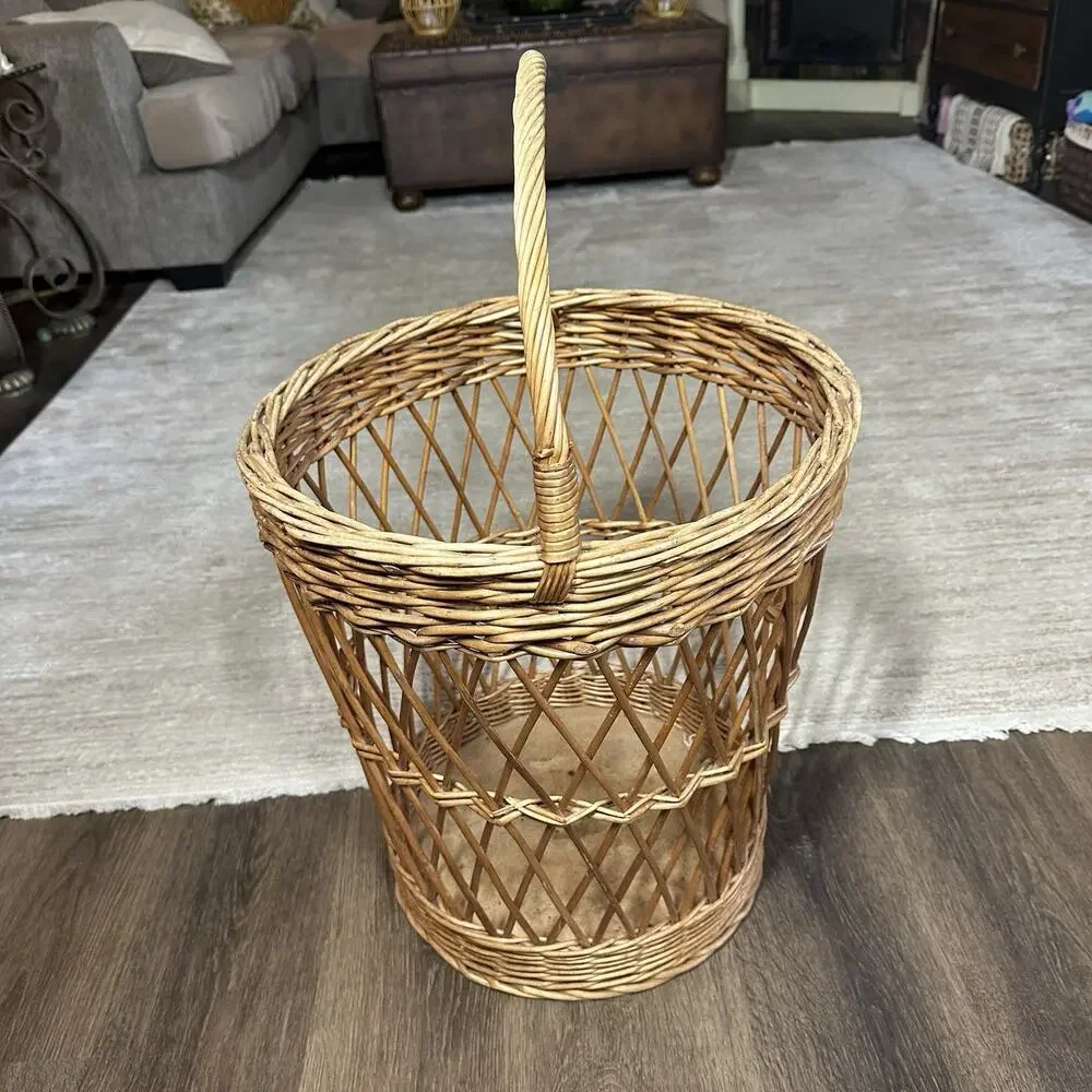 Vtg Large Wicker Rattan Woven Lattice Laundry Storage Basket w/ Handle Brown 26
